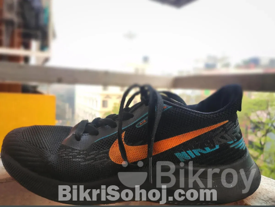 আকর্ষণীয় Nike Zoomx রানিং স্নিকার্স বিক্রয় হবে ব্যবহৃত